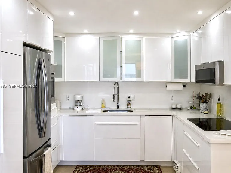 1450 Brickell Bay Dr #801 — Photo 6