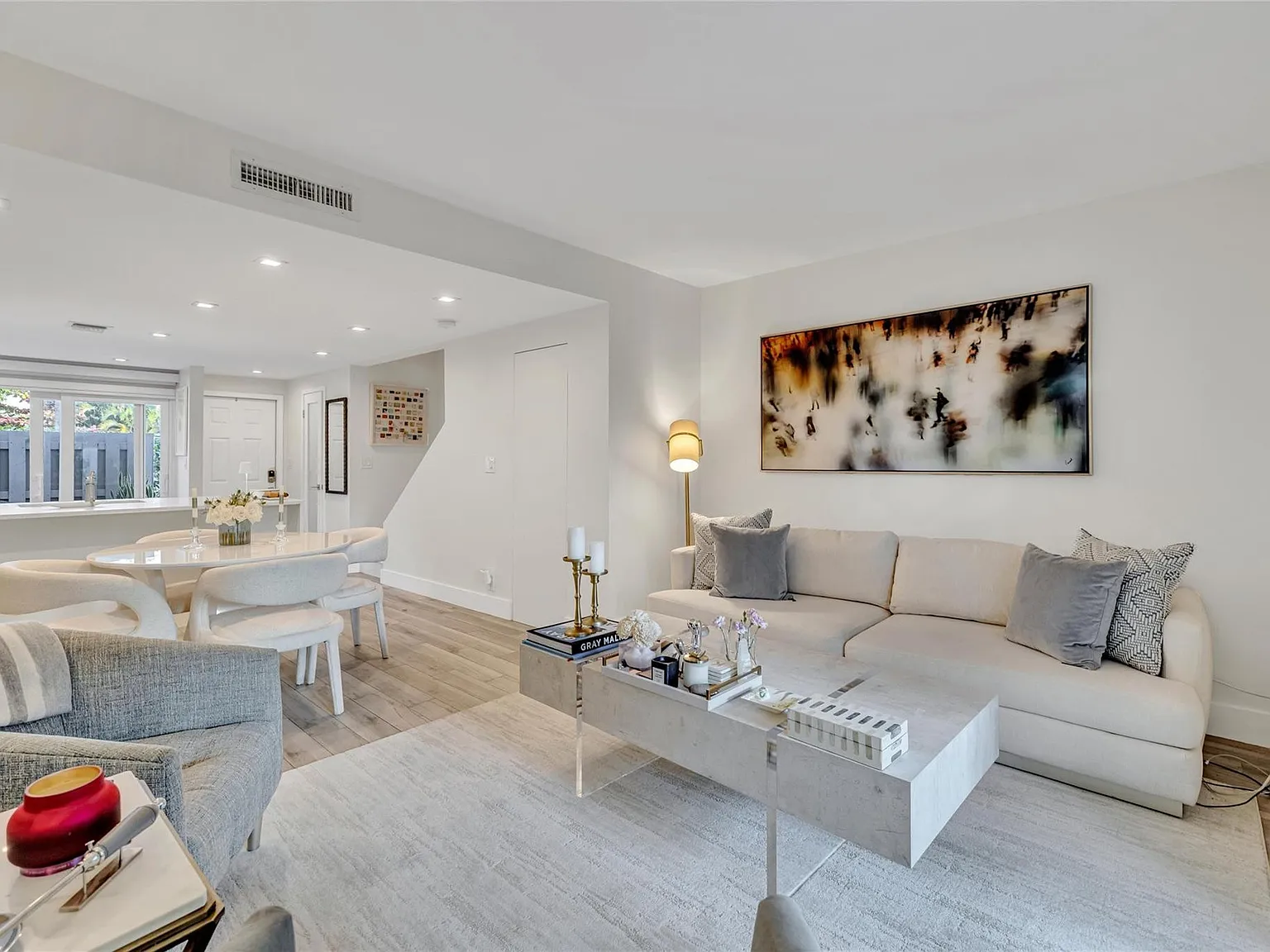 2 bed, 1.5 bath, 1056 sqft, $3,300 — Photo 3