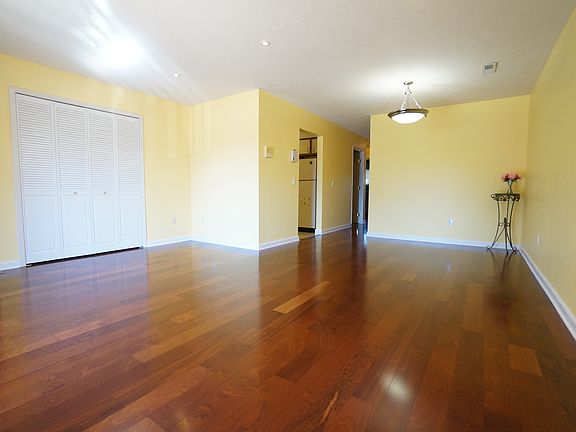 2nd image of 6415 Princeton #203