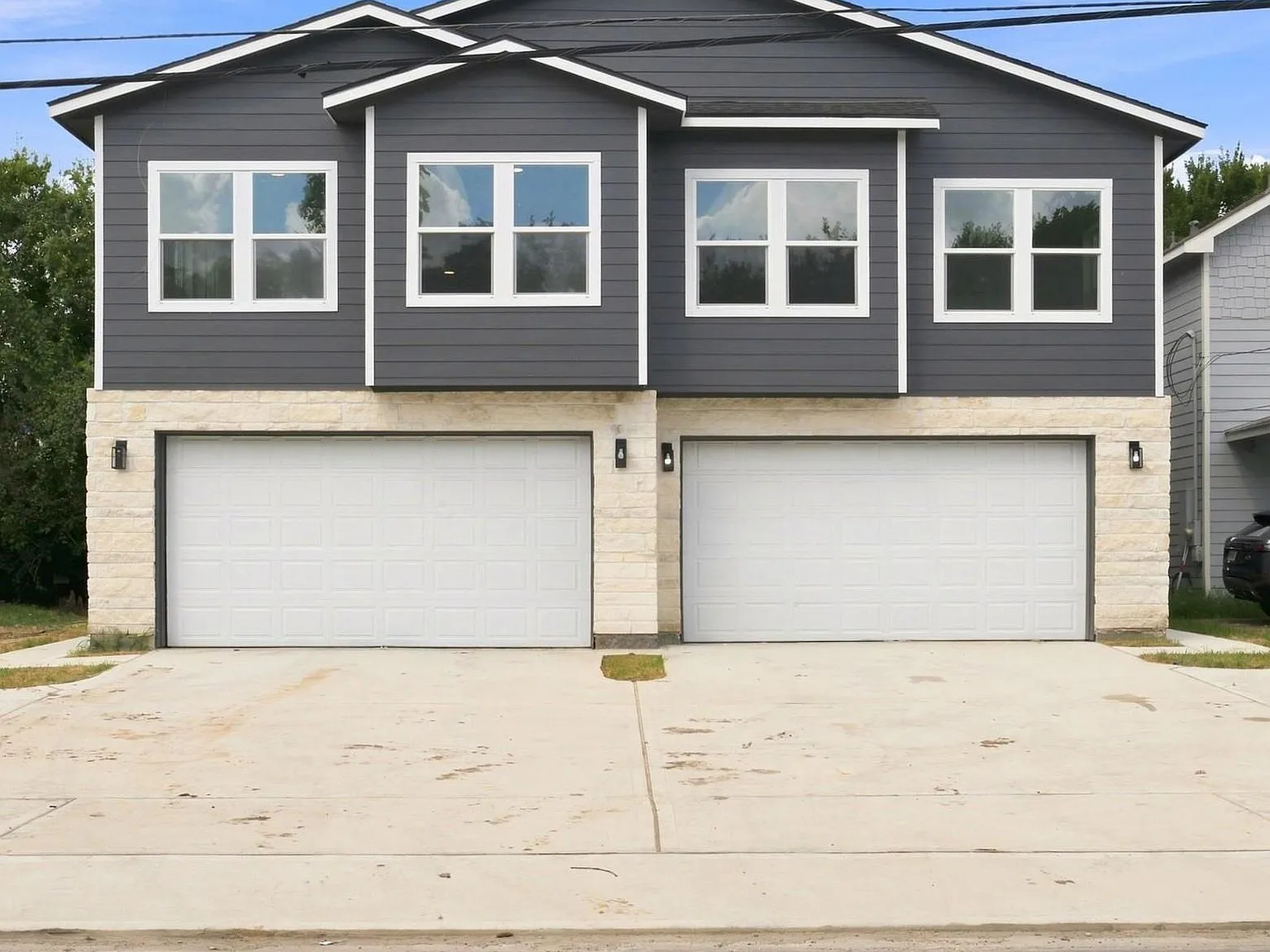 3 bed, 2.5 bath, 1850 sqft, $2,100 — Photo 1