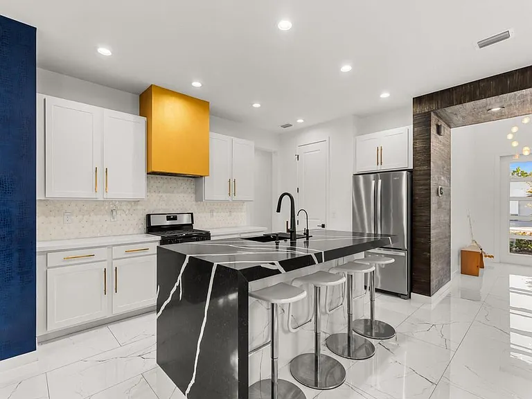 11828 SW Lyra Dr — Photo 8