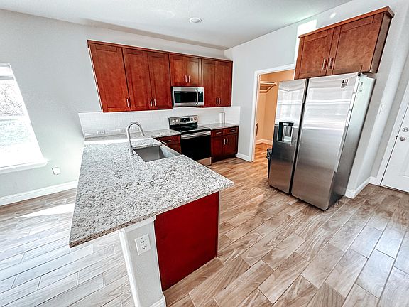 3rd image of 2424 NW 20th St