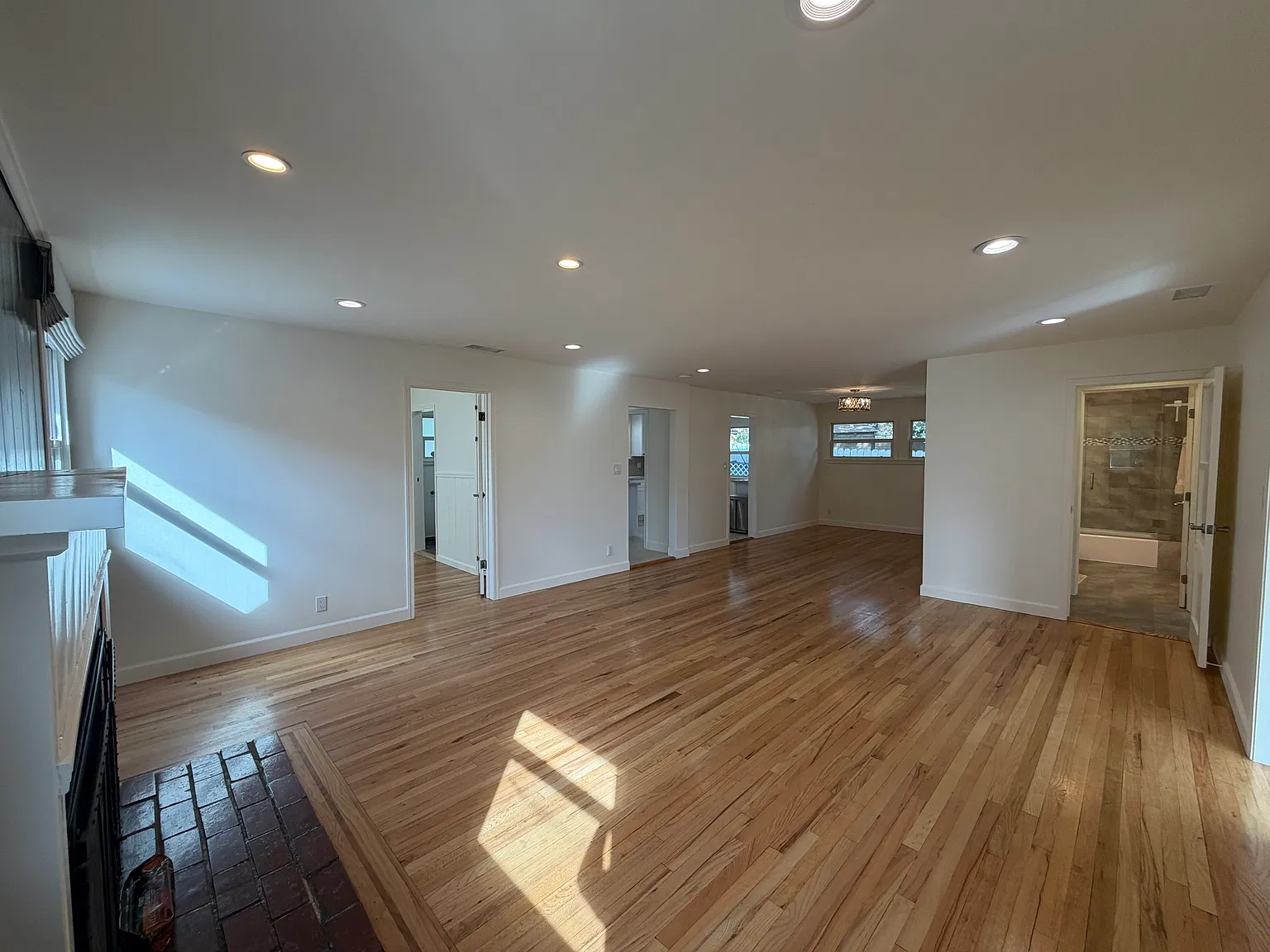 3 bed, 1360 sqft, $4,650 — Photo 1