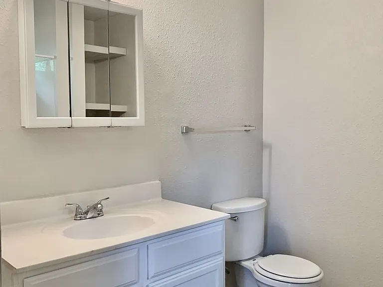1628 Gordon St — Photo 4