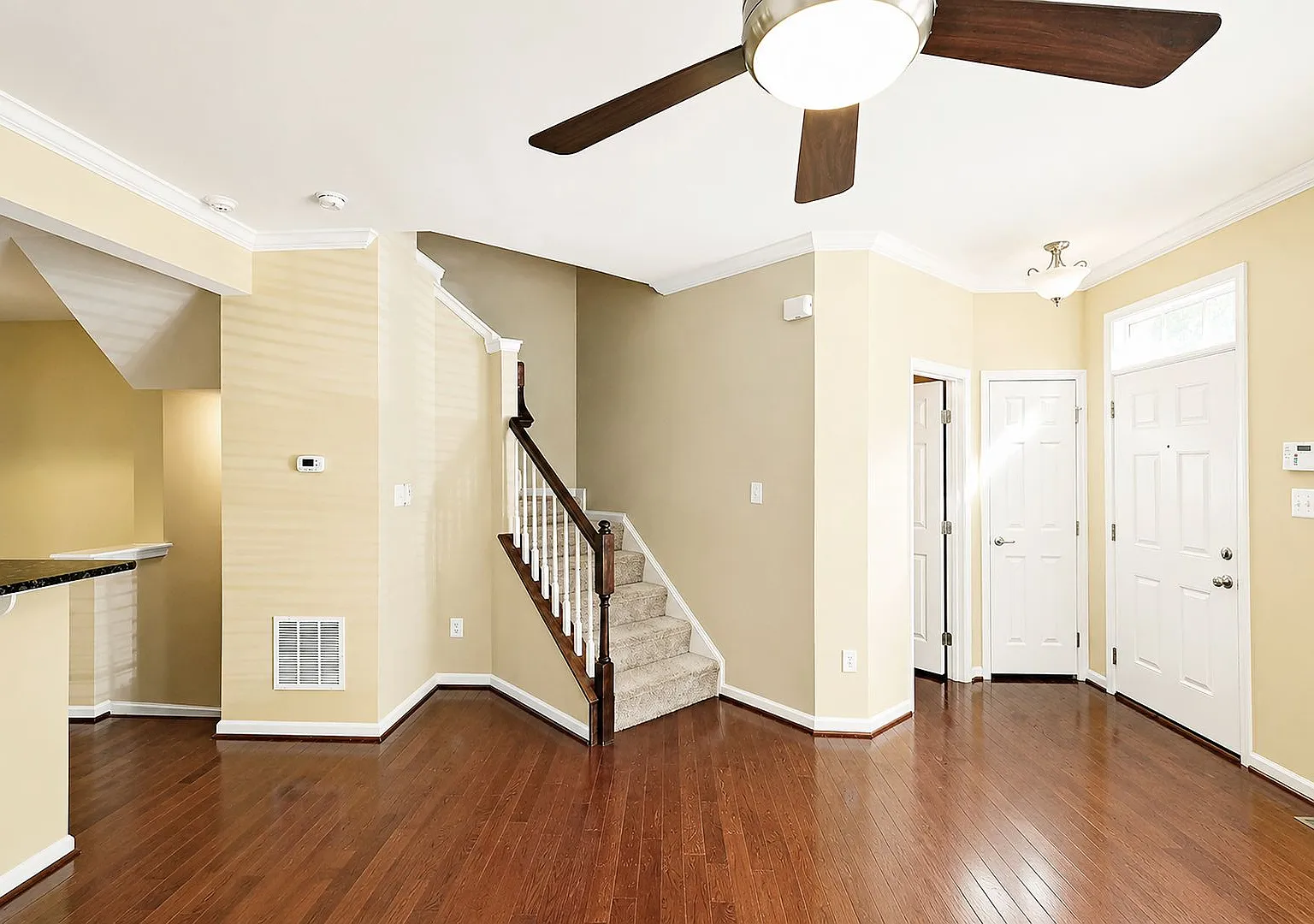 Move-in Ready Student + Pet-Friendly Townhome Near UVA & Downtown — Photo 3