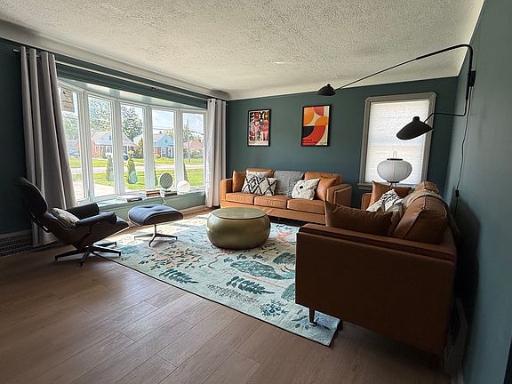 4th image of 32631 Lake Shore Blvd