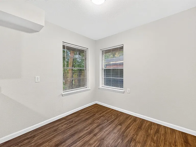 530 Globe St — Photo 20