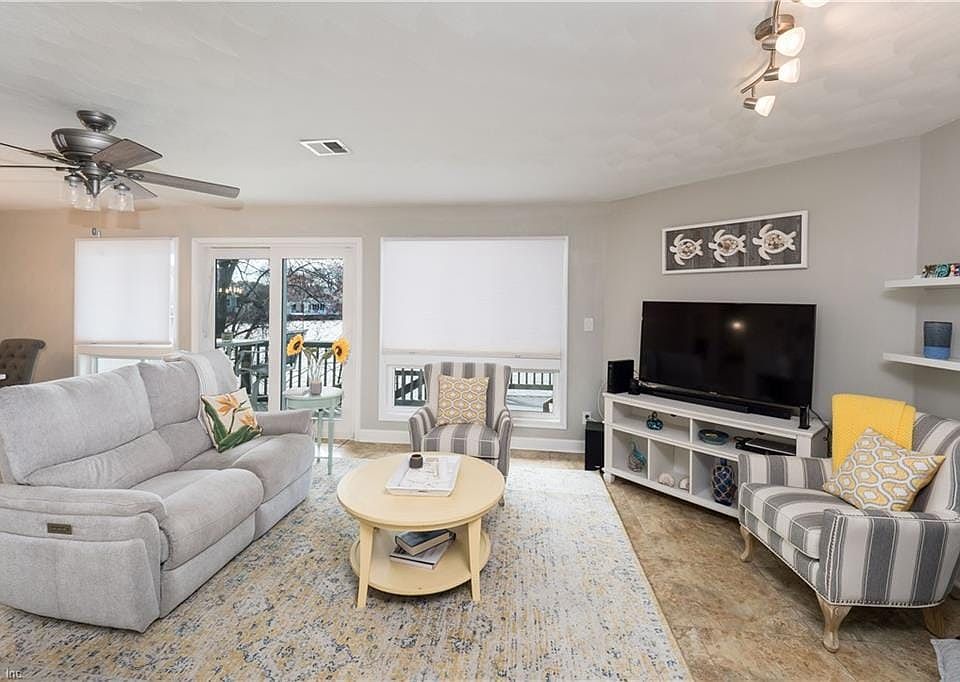 1st image of 207 Lake Dr