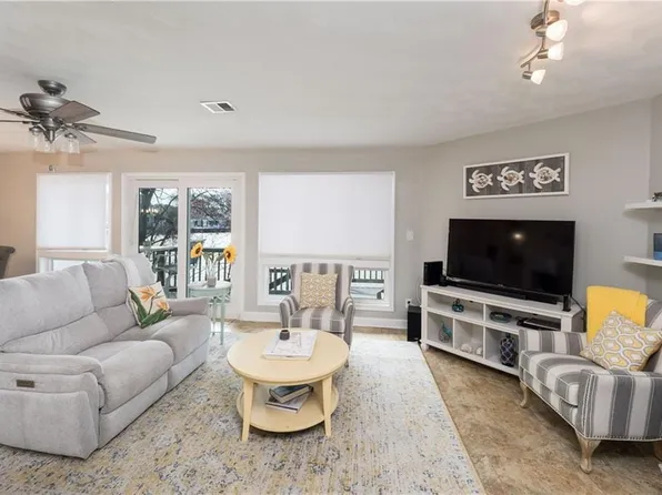 207 Lake Dr, Virginia Beach, VA 23451