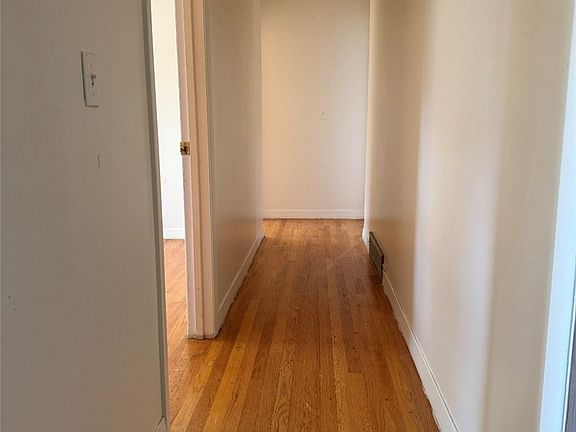 3rd image of 30 Ardencrest Rd