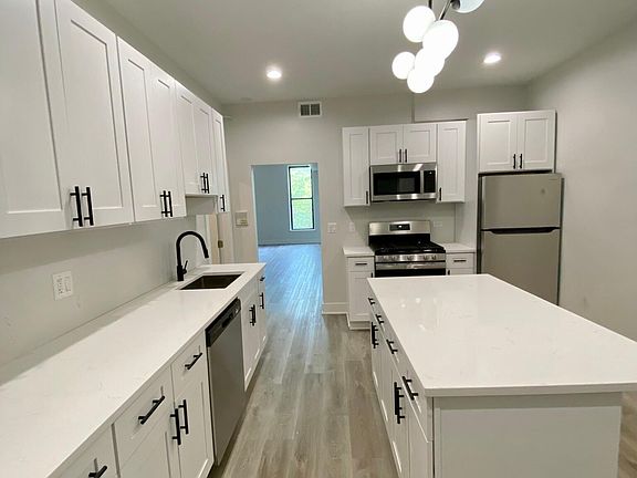 4th image of 2268 N Lincoln Ave #2