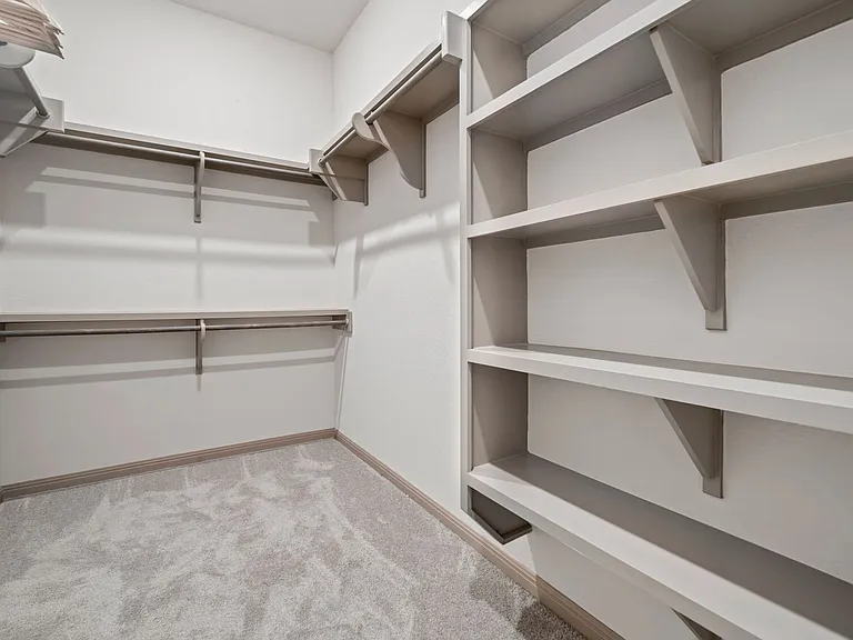 3BD, 3.5BA - 2926SF - Second Walk-In Closet