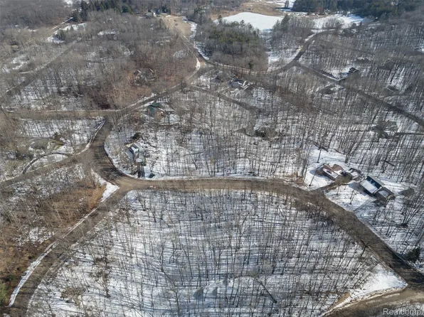 10284 Timberlane Dr, Stanwood, MI 49346