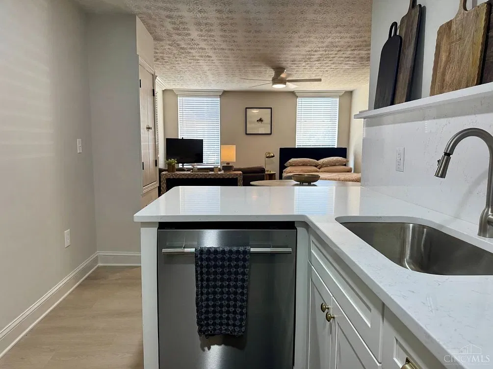 Studio, 580 sqft, $1,475 — Photo 4