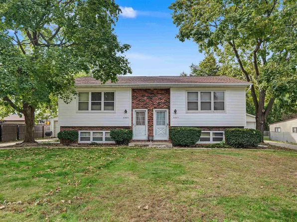 3321-3323 Midway Dr, Cedar Falls, IA 50613