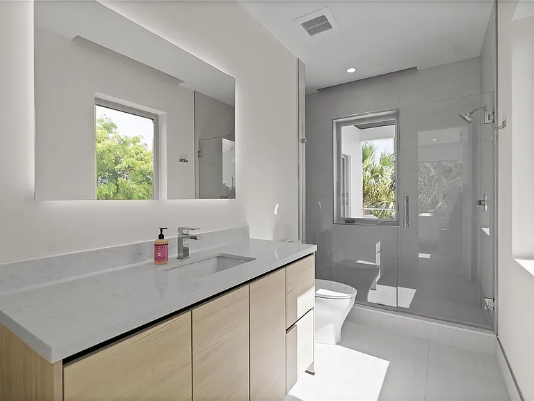 221 Shore Ct #221 — Photo 49