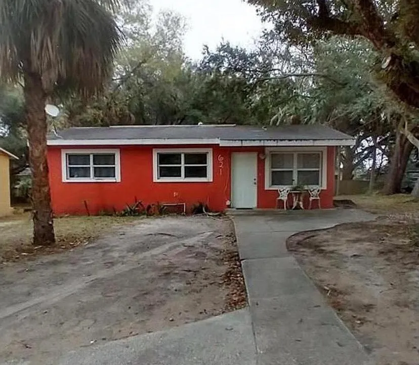 621 Lincoln Ave