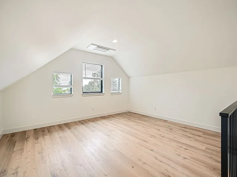 31628 W Commercial Street — Photo 16