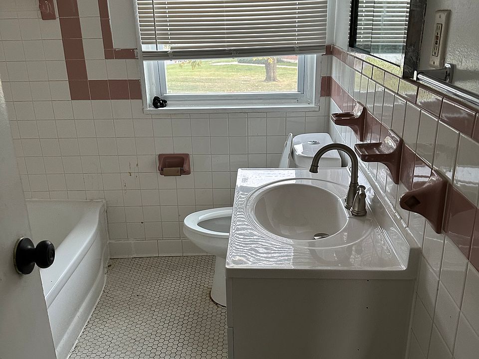 2nd image of 1080 Craftswood Rd