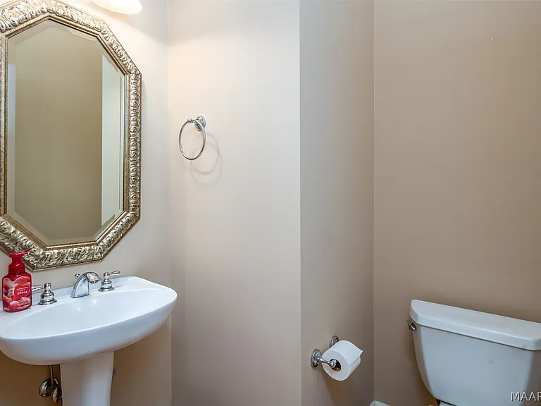 2230 Wyndgate Dr — Photo 16