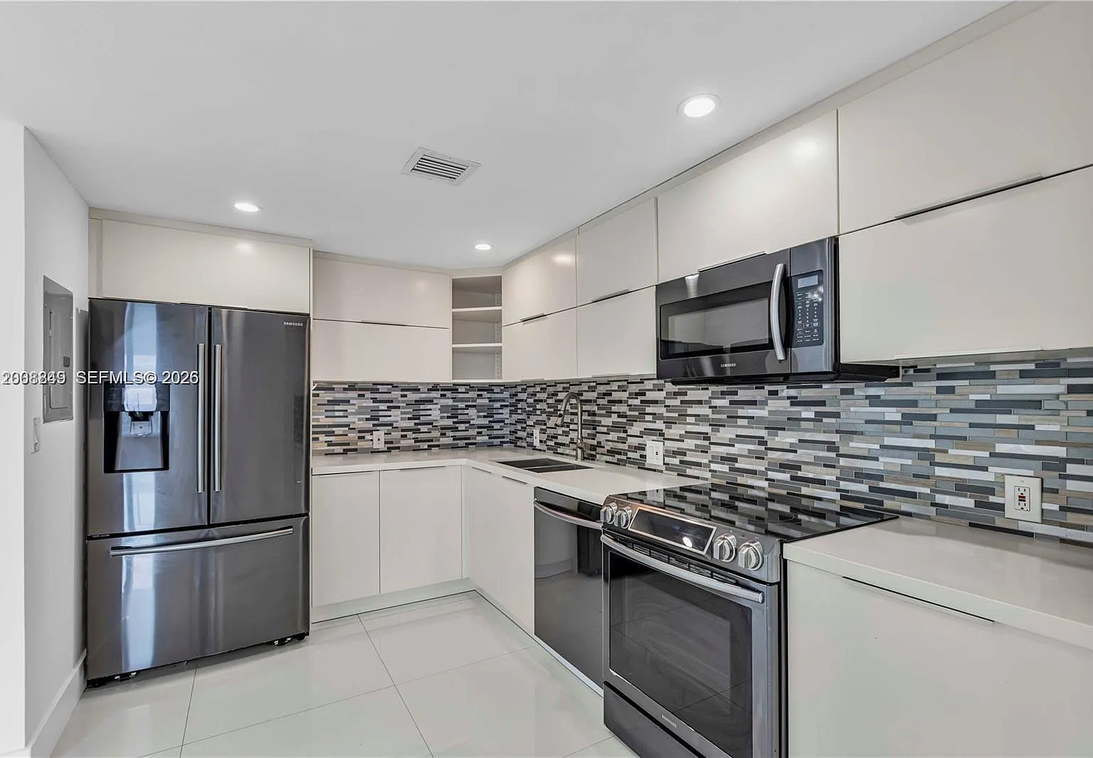 2 bed, 1357 sqft, $3,600 — Photo 2