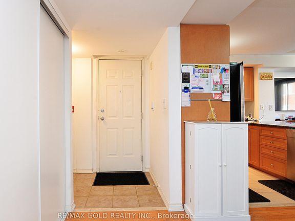 3rd image of 671A Warden Ave #26