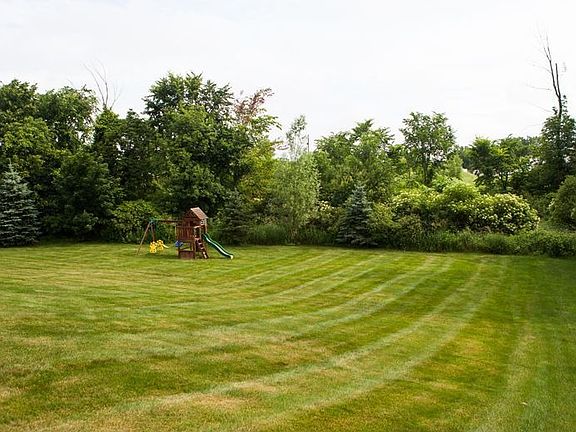3rd image of 2290 Applegate Dr NW