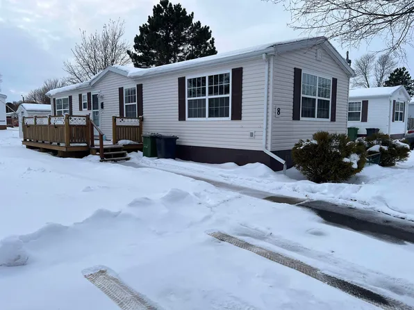 8 Leeward Cres, Charlottetown, PE C1C 1M1