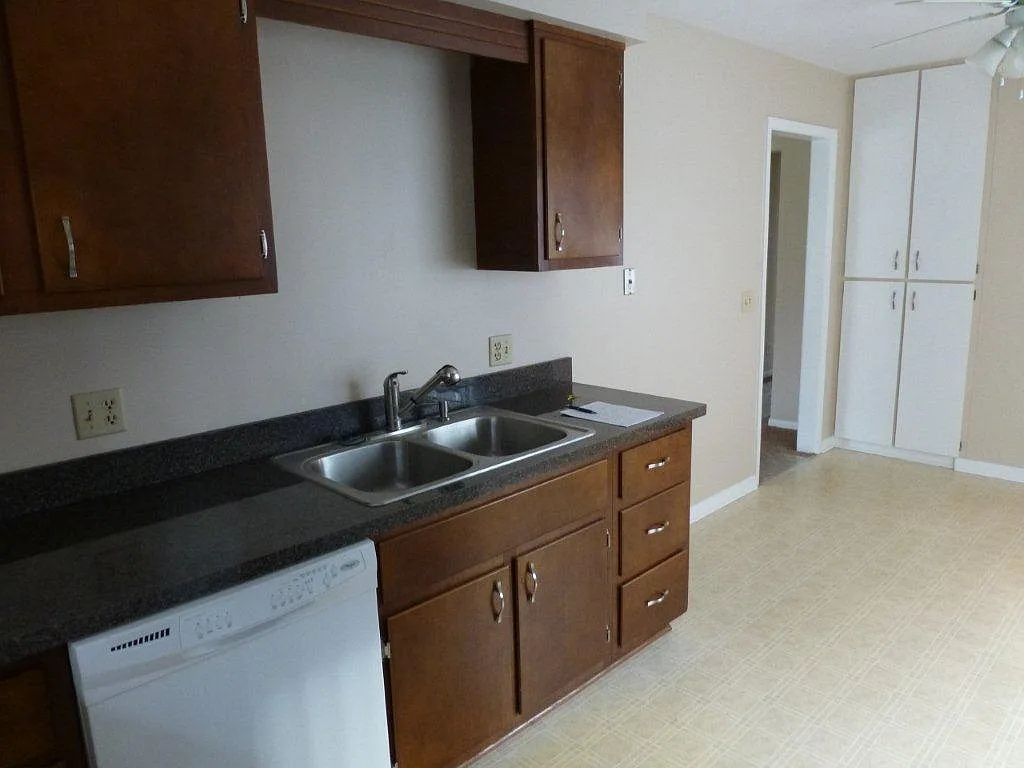 2 bed, 925 sqft, $1,150 — Photo 3