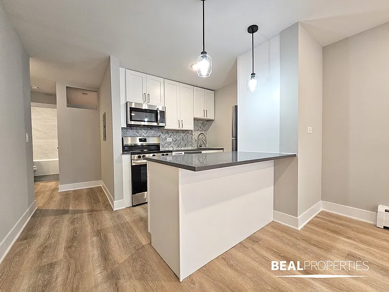 555 W Stratford Place — Photo 29