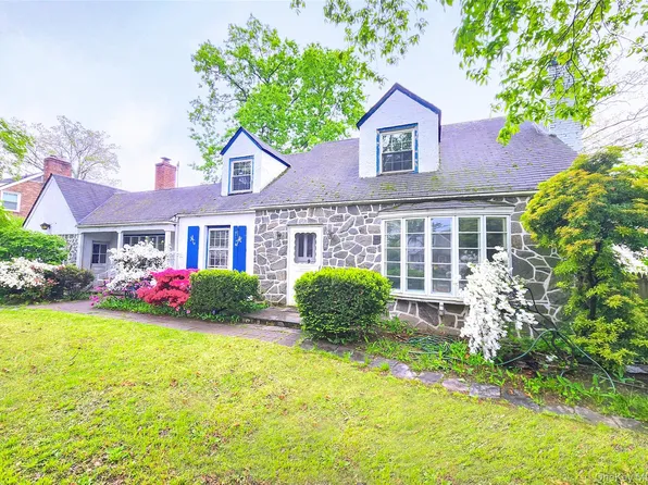 163 Scarcliffe Drive, Malverne, NY 11565