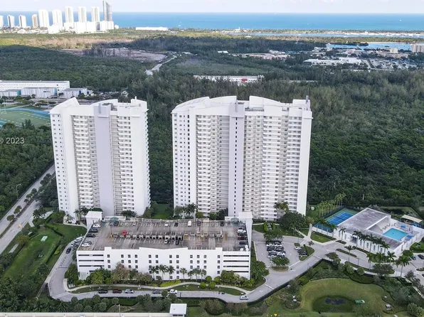14951 Royal Oaks Ln APT 1005, North Miami, FL 33181