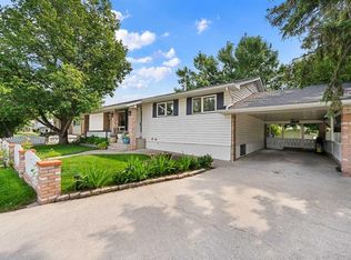 632 W Foritana Rd SE, Calgary, AB T2A 2B9