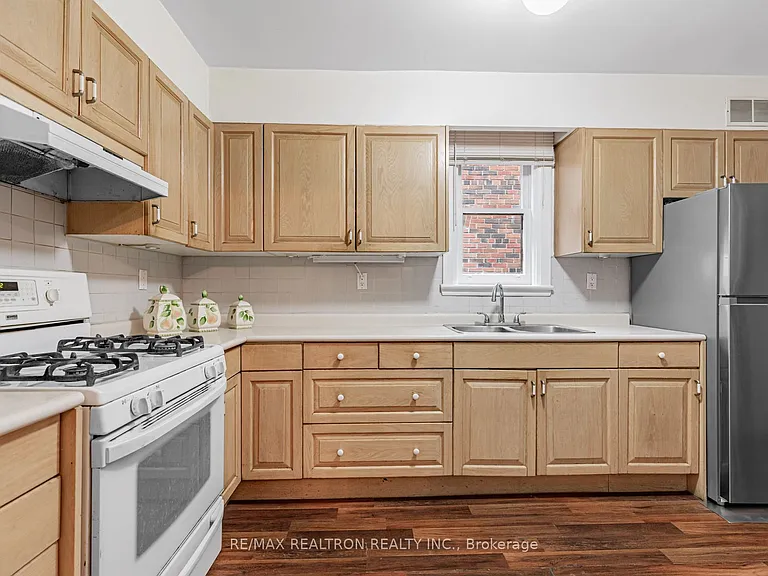 149 Eastbourne Ave — Photo 10