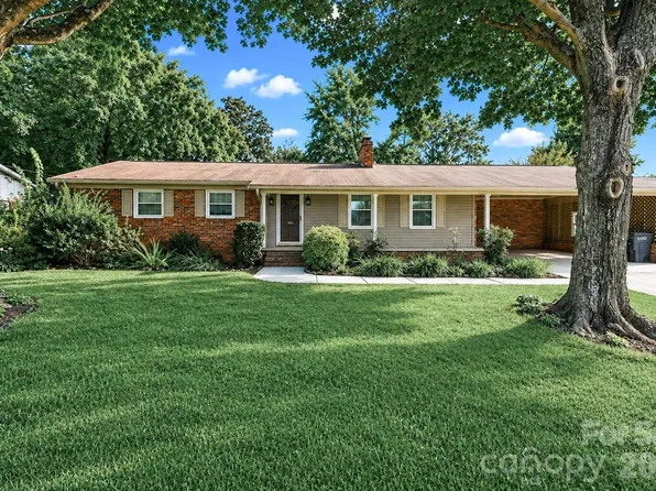 1412 Mount Vernon Ave, Statesville, NC 28677