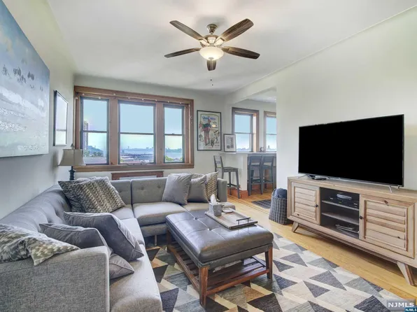 7427 Boulevard E, North Bergen, NJ 07047