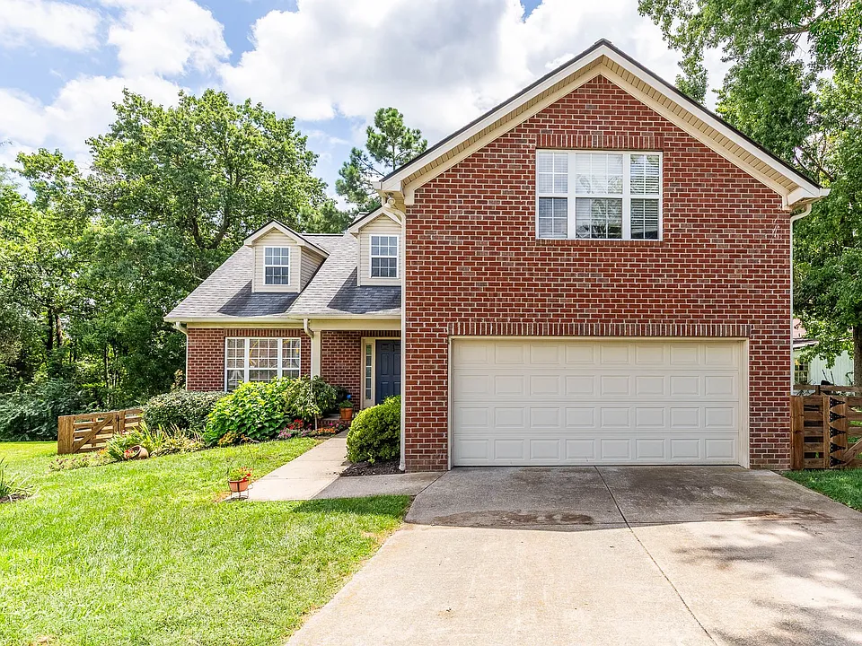 512 Twin Oaks Cir