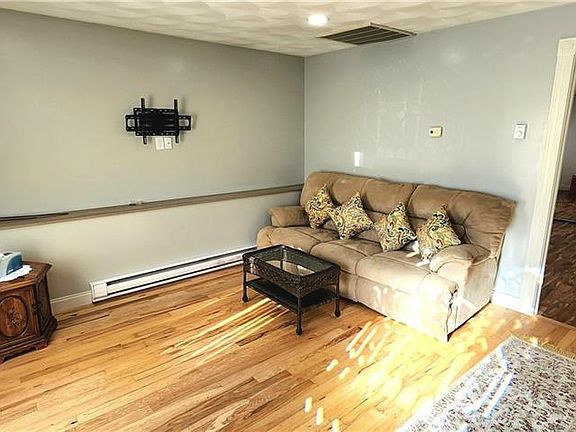 3rd image of 5 Rosewood Dr