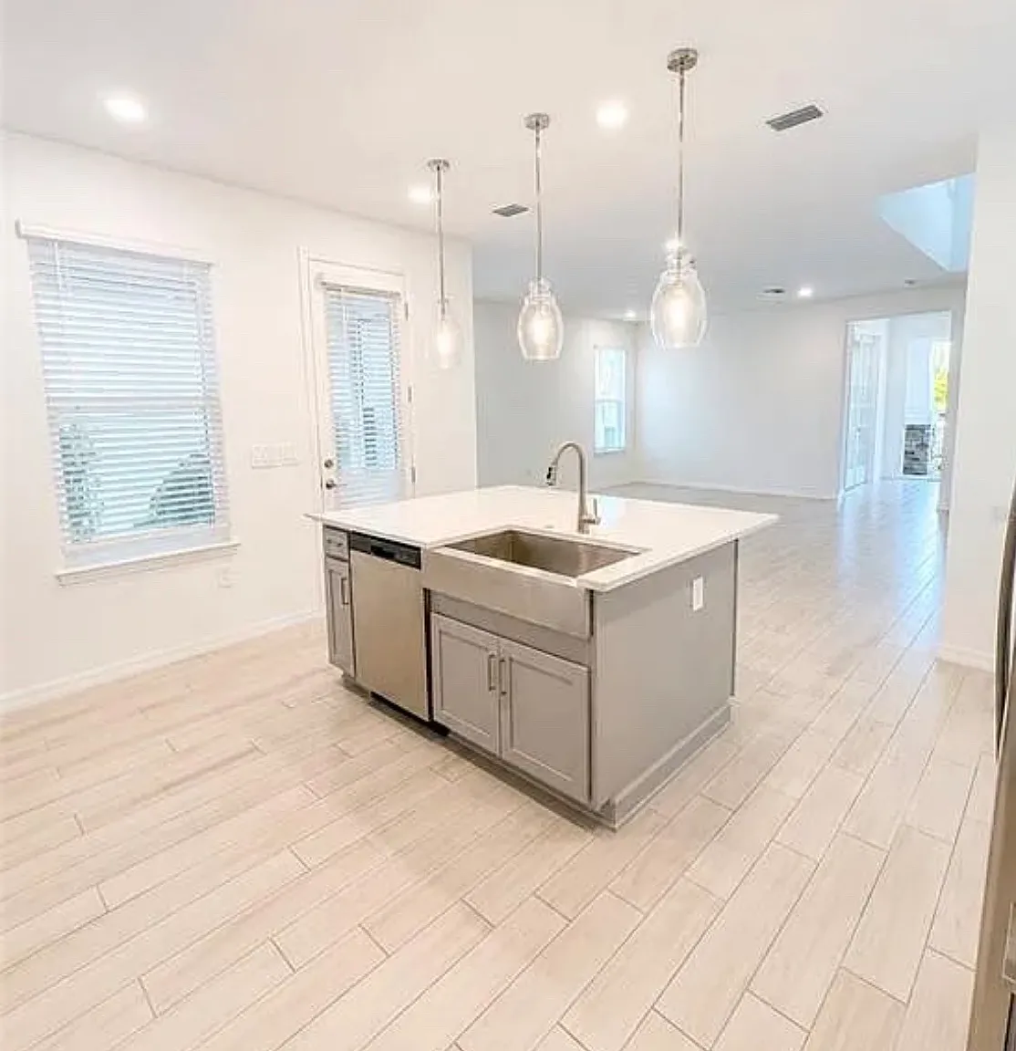 5136 Goldfinch Dr — Photo 3