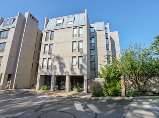 630 Winnetka Mews APT 102, Winnetka, IL 60093