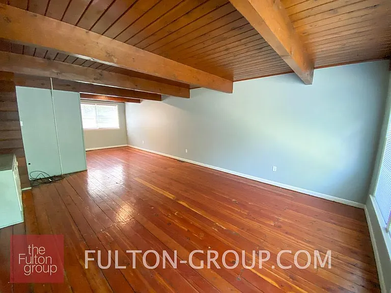 906 Maybelle St NE — Photo 2