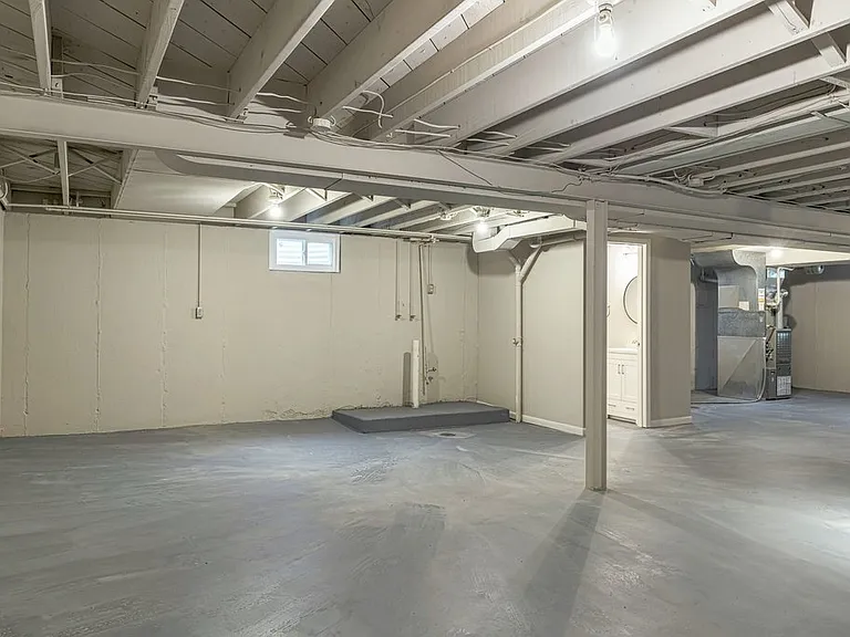 1066 Wilshire Ave — Photo 23
