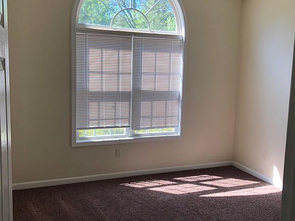 5th image of 619 Mountain Chase Dr