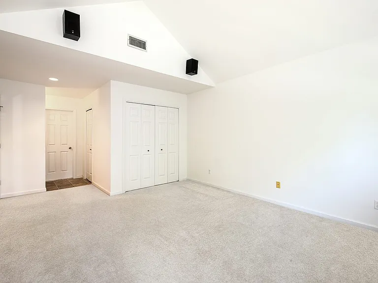 599 Midland Ave #2-5 — Photo 16