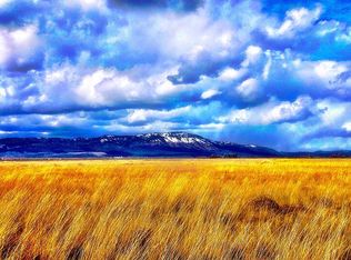 10607 Emily Dr, Island City, OR 97850