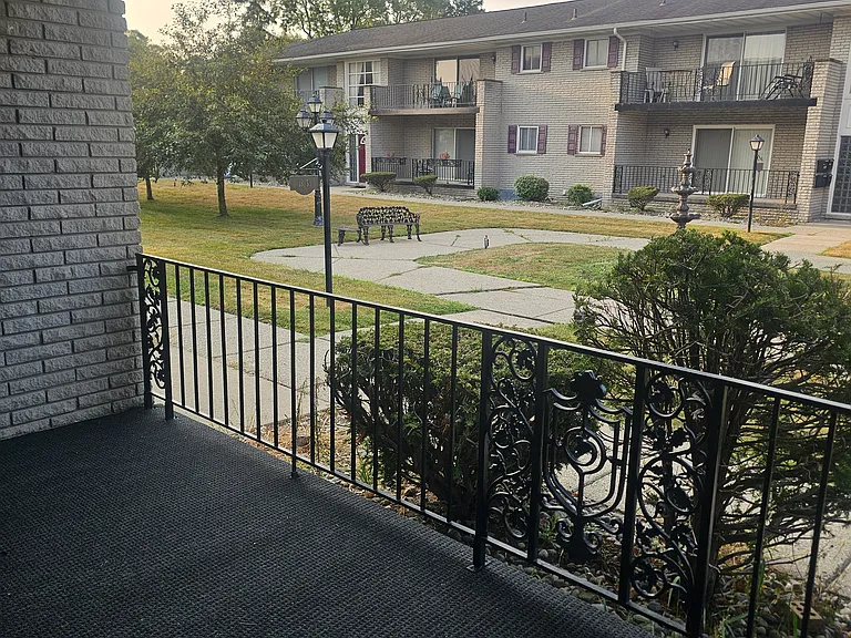 15255 Garfield Ave #19 — Photo 3