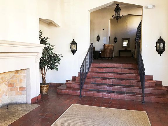 5th image of 1929 Whitley Ave #204