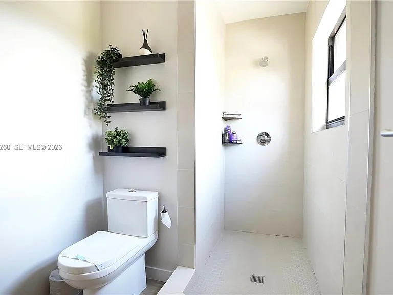 211 SE 4th St #3 — Photo 24