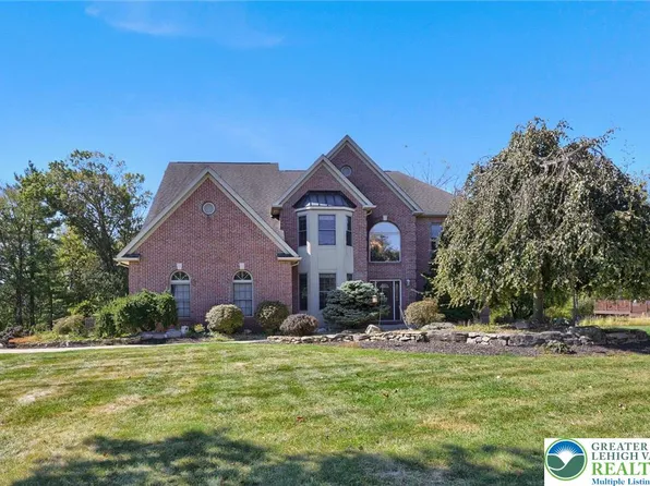 6718 Overlook Ct, Allentown, PA 18106