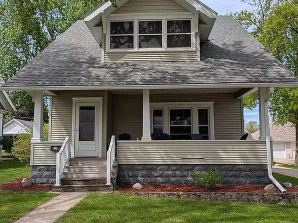 1126 W Cedar St, Cherokee, IA 51012